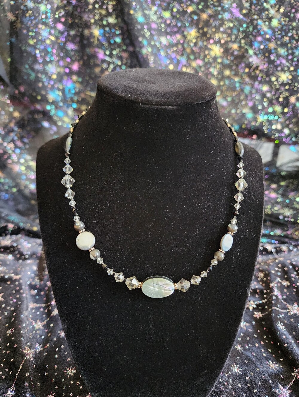 Grey oval shell necklace (17 in)